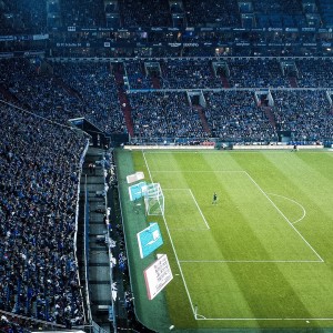 爱游戏官网-赛季中场：最令人期待的“明星之夜”精彩盘点，明星之夜音乐餐厅