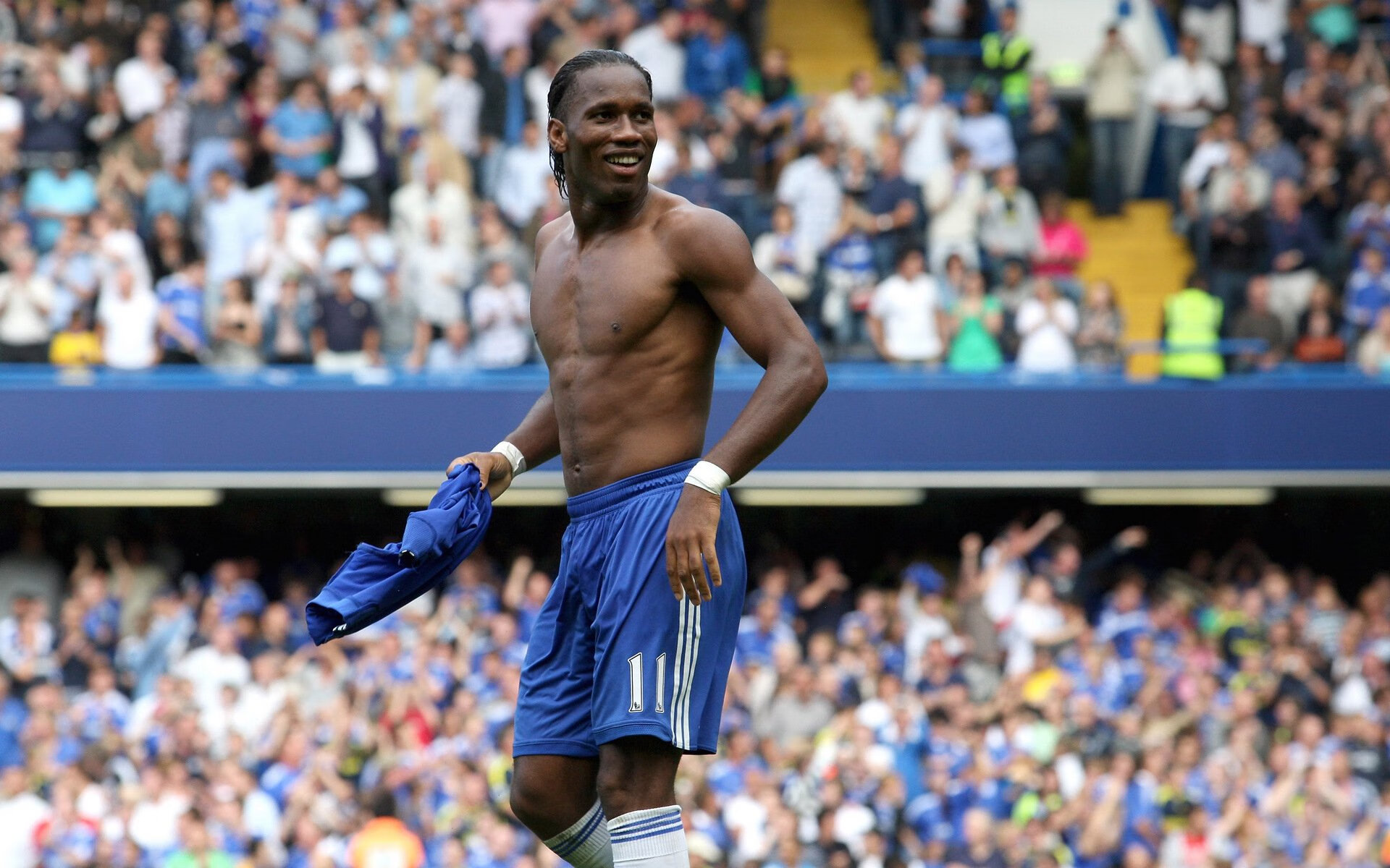 “凌驾风云之上！——冠军车手的巅峰瞬间”